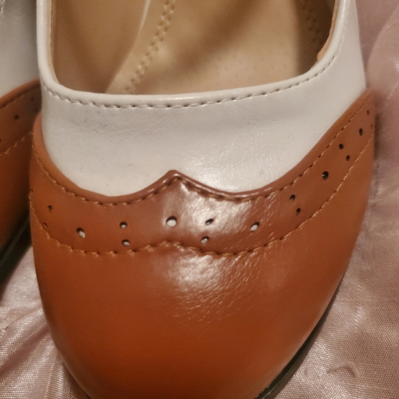 Womans, Size 7, Brown & White, 3 inch heels - Picture 5 of 9